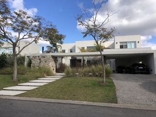 Foto 1 de NORDELTA - EL GOLF - Importante casa en venta