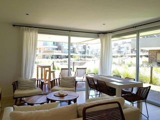 Foto 1 de Las Piedras | Venta | Muy interesante PB en esquina de 3 dormitorios con jardín y parrilla