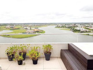 Foto 32 de QBay Golf | Venta| Impresionante 4 dorm. y dependencia con vista al lago central