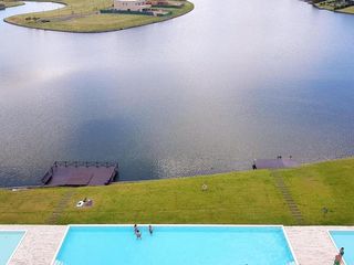 Foto 36 de QBay Golf | Venta| Impresionante 4 dorm. y dependencia con vista al lago central