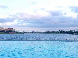 Foto 40 de QBay Golf | Venta| Impresionante 4 dorm. y dependencia con vista al lago central