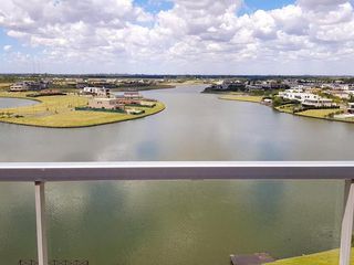 Foto 35 de QBay Golf | Venta| Impresionante 4 dorm. y dependencia con vista al lago central