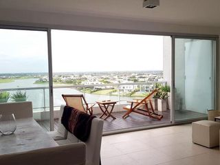 Foto 3 de QBay Golf | Venta| Impresionante 4 dorm. y dependencia con vista al lago central
