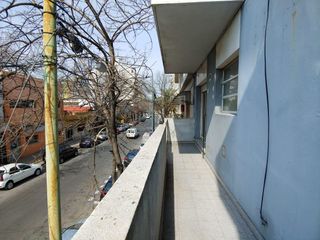 Foto 4 de Lisandro de la Torre 0 Departamento de 2 Ambientes al frente con balcón