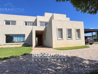 Foto 1 de Casa en Venta 7 ambientes al Agua - Puertos Barrio Muelles
