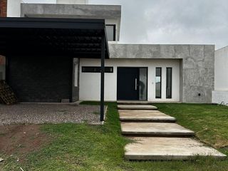 Foto 2 de AMPLIA CASA A ESTRENAR - 3 dormitorios, Sala de estudio - Solares de Manantiales!