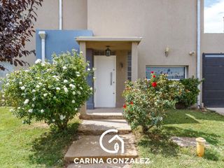 Foto 1 de Venta Casa 2 dormitorios con pileta Neuquén Capital