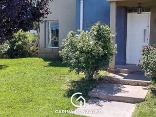 Foto 3 de Venta Casa 2 dormitorios con pileta Neuquén Capital