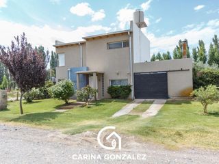 Foto 2 de Venta Casa 2 dormitorios con pileta Neuquén Capital