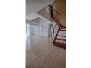 Foto 2 de Venta de apartamento dúplex e Niquia