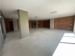 Foto 1 de OFICINA EN ARRIENDO SECTOR CASTROPOL - POBLADO