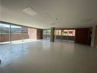 Foto 3 de OFICINA EN ARRIENDO SECTOR CASTROPOL - POBLADO