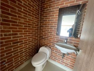 Foto 10 de OFICINA EN ARRIENDO SECTOR CASTROPOL - POBLADO