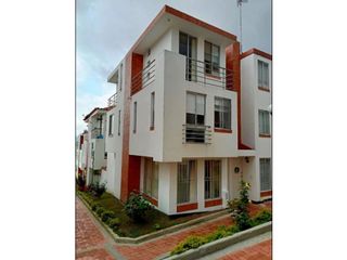 Foto 1 de CASA EN FUSAGASUG, CONJUNTO MONTEARROYO