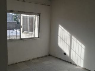 Foto 3 de Dpto ph dos ambientes con patio, ubicado en Rangugni 3764, Lanus