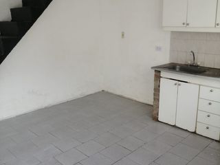 Foto 1 de Dpto ph dos ambientes con patio, ubicado en Rangugni 3764, Lanus
