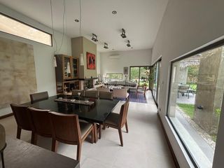 Foto 5 de Casa en ALQUILER en  barrio cerrado Campos de Alvarez; Completísima, construída sobre lote de 930 m2 y 300m2 cubiertos. Piscina de 9x4