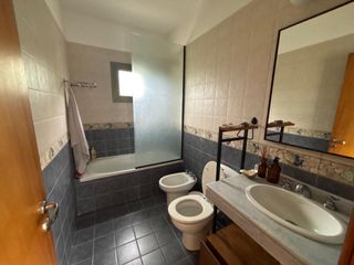 Foto 17 de Casa en ALQUILER en  barrio cerrado Campos de Alvarez; Completísima, construída sobre lote de 930 m2 y 300m2 cubiertos. Piscina de 9x4