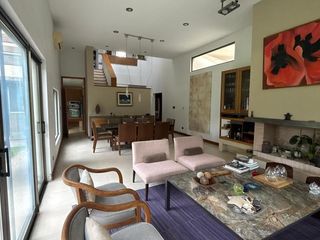 Foto 7 de Casa en ALQUILER en  barrio cerrado Campos de Alvarez; Completísima, construída sobre lote de 930 m2 y 300m2 cubiertos. Piscina de 9x4