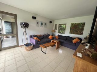 Foto 23 de Casa en ALQUILER en  barrio cerrado Campos de Alvarez; Completísima, construída sobre lote de 930 m2 y 300m2 cubiertos. Piscina de 9x4