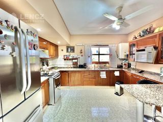 Foto 6 de Venta Departaento Semipiso 6 Ambientes con doble cochera, Plaza Conesa, Pileta- Quilmes