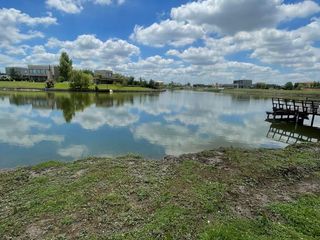 Foto 2 de VENTA LOTE  CON LAGUNA en San Sebastian AREA 10
