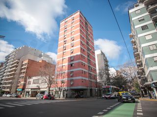 Foto 2 de Departamento de 2 ambientes. Excelente luminosidad. Apto Profesional