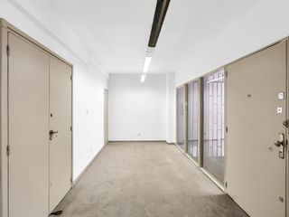 Foto 4 de Oficina de 245 m2. Incluye dos cocheras.