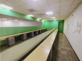 Foto 3 de SE ARRIENDA OFICINA CON MOBILIARIO 1639M2