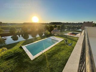 Foto 1 de Impecable casa en Venta y alquiler dos plantas con pileta y espejo de agua PG