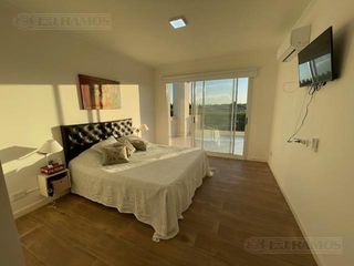 Foto 11 de Impecable casa en Venta y alquiler dos plantas con pileta y espejo de agua PG