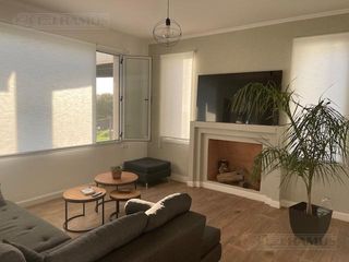 Foto 17 de Impecable casa en Venta y alquiler dos plantas con pileta y espejo de agua PG