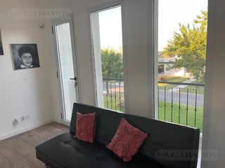 Foto 8 de Impecable casa en Venta y alquiler dos plantas con pileta y espejo de agua PG