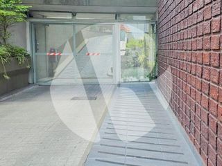 Foto 1 de Cochera cubierta en  venta en Av. Juan B. Justo