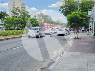 Foto 4 de Cochera cubierta en  venta en Av. Juan B. Justo