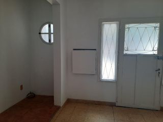 Foto 3 de PH en venta - 1 Dormitorio 1 Baño 1 Cochera - 104Mts2 - Quilmes Oeste