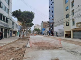 Foto 7 de Venta y/o Alquiler De Local Comercial En Lince