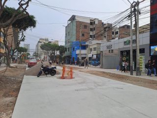 Foto 5 de Venta y/o Alquiler De Local Comercial En Lince