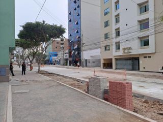 Foto 3 de Venta y/o Alquiler De Local Comercial En Lince