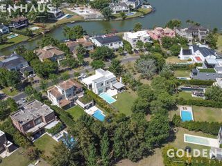 Foto 37 de Casa Moderna en Venta con Doble Bosque en Los Castores - Nordelta