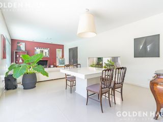 Foto 12 de Casa Moderna en Venta con Doble Bosque en Los Castores - Nordelta