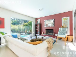 Foto 9 de Casa Moderna en Venta con Doble Bosque en Los Castores - Nordelta