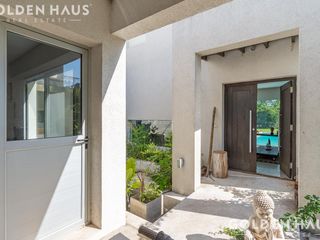 Foto 8 de Casa Moderna en Venta con Doble Bosque en Los Castores - Nordelta