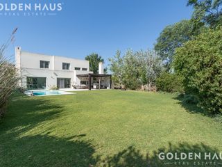 Foto 5 de Casa Moderna en Venta con Doble Bosque en Los Castores - Nordelta