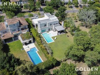 Foto 36 de Casa Moderna en Venta con Doble Bosque en Los Castores - Nordelta