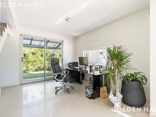 Foto 15 de Casa Moderna en Venta con Doble Bosque en Los Castores - Nordelta