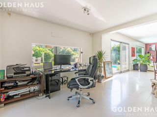 Foto 14 de Casa Moderna en Venta con Doble Bosque en Los Castores - Nordelta