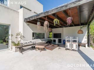Foto 17 de Casa Moderna en Venta con Doble Bosque en Los Castores - Nordelta