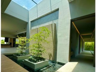 Foto 3 de Con una arquitectura contemporánea y un paisajismo espectacular