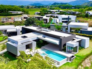 Foto 1 de Con una arquitectura contemporánea y un paisajismo espectacular